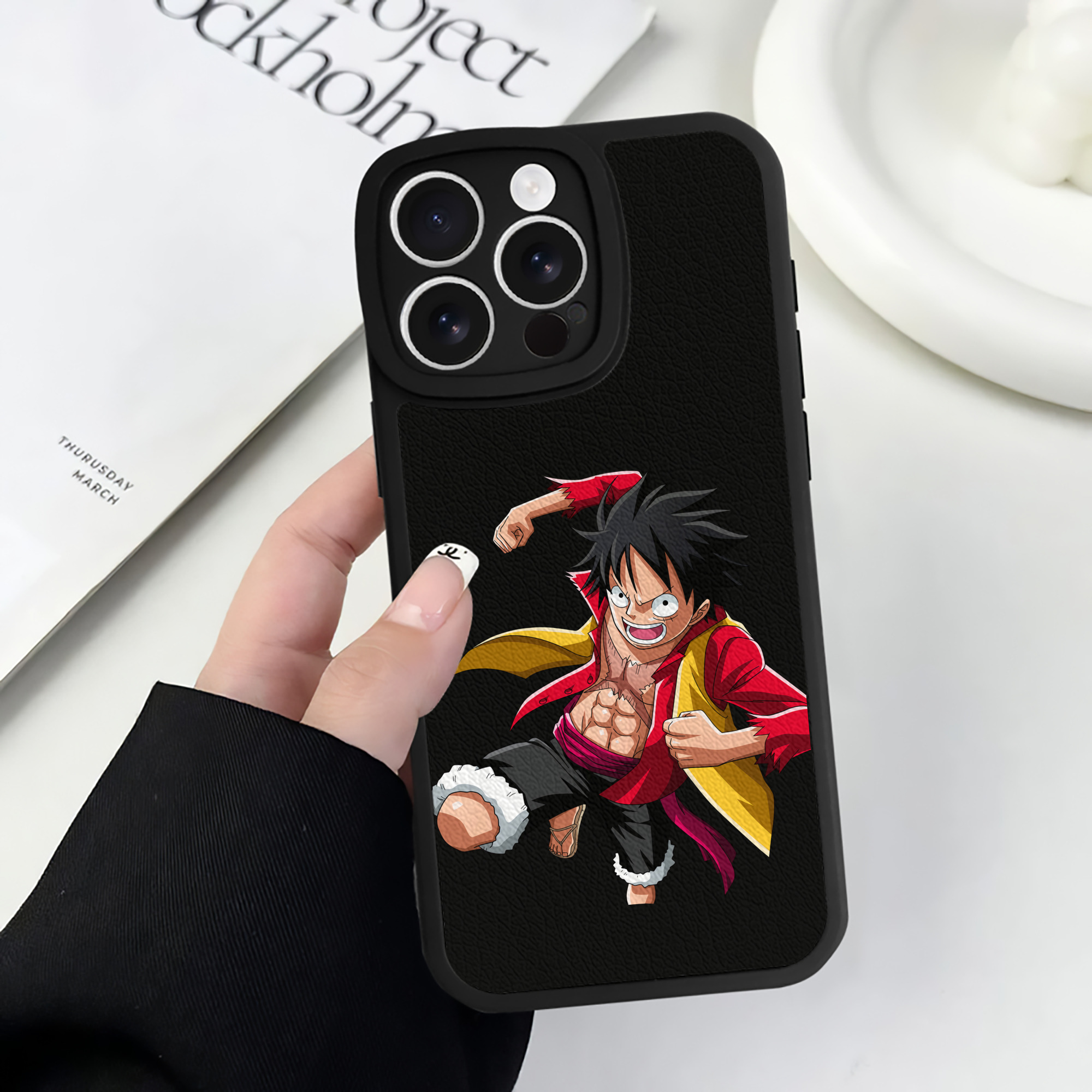 （画像用） ワンピース モンキー・D・ルフィ ONE PIECE Monkey D. Luffy 【iPhone 16シリーズ対応】シリコンスマホケース（レザー調） 材質：シリコン